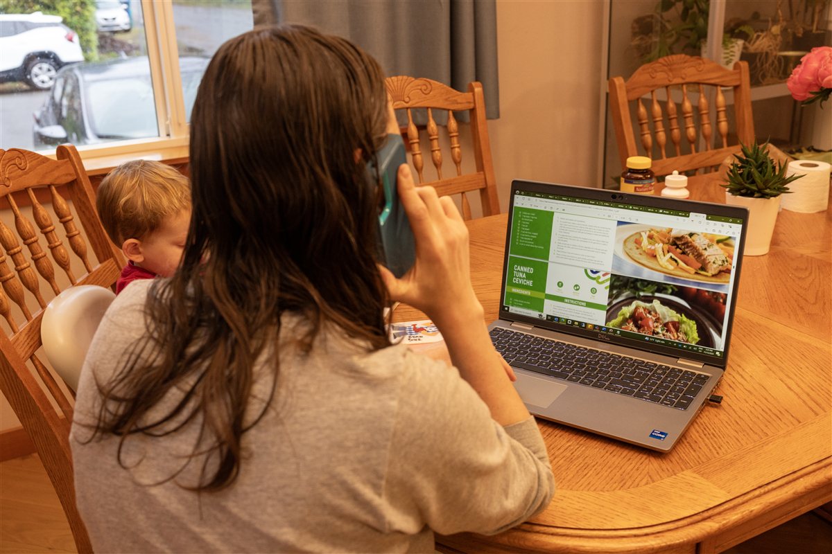 WIC benefits counseling session about card use during government shutdown